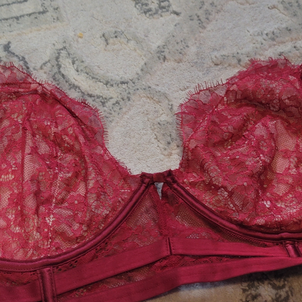 Victoria's Secret Red Lace Bra with Scalloped Edges